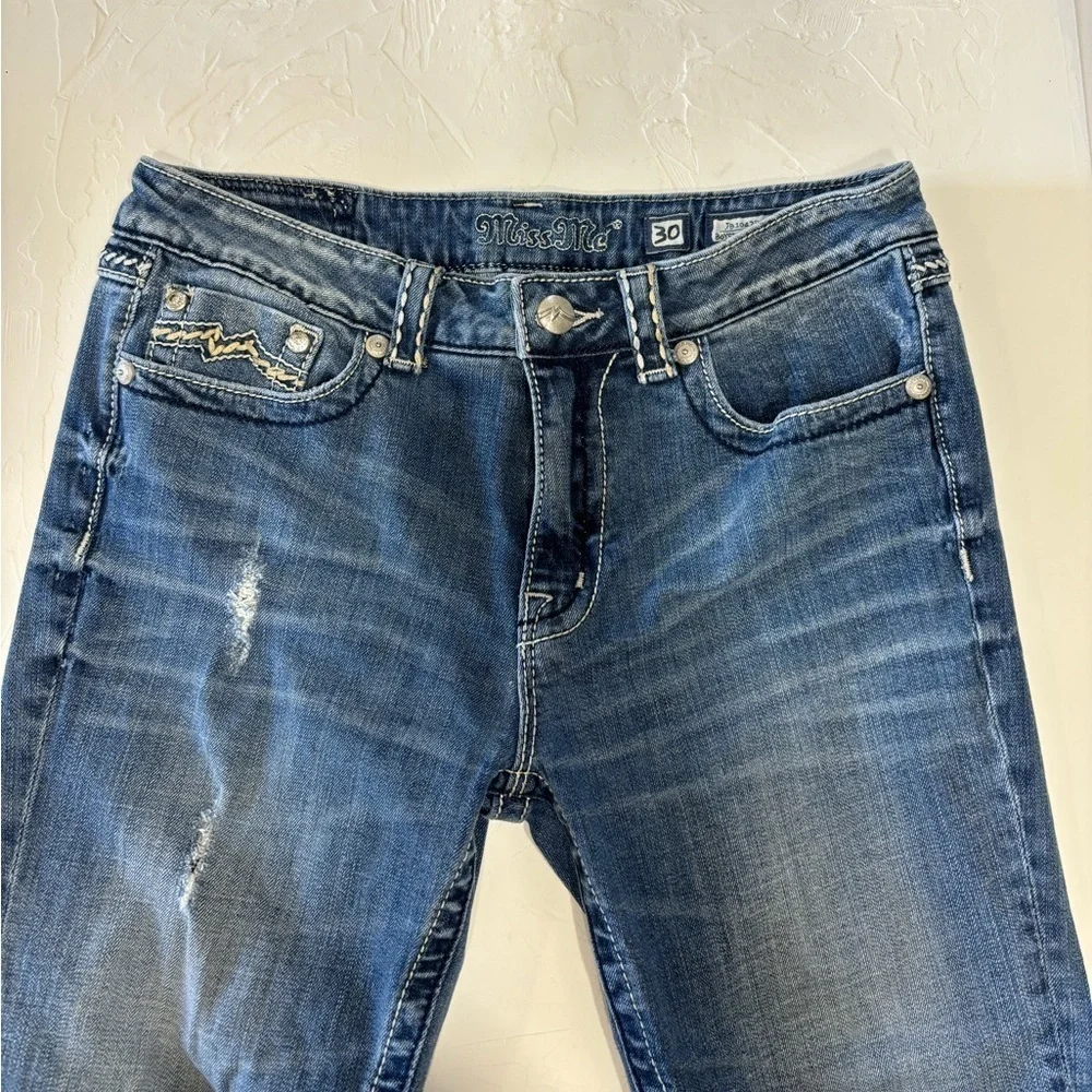 Miss Me Boyfriend Capri Jeans - Picture 5 of 11